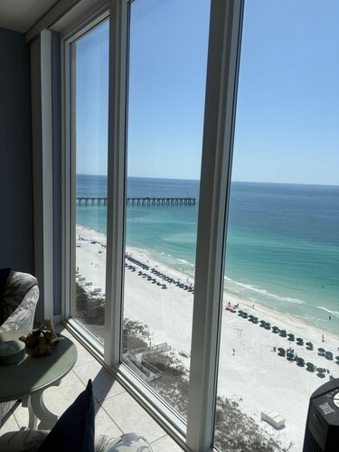 Gulf Front! Pool! 3 En-suites! Million Dollar View! Pool! Free Beach Service!
