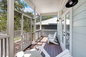Terrace/patio - Morrow Cottage – Old Florida Beach 30A | Steps to the Gulf, Heated Pool & Wi-Fi (Old Florida Beach)