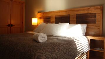 4 bedrooms, iron/ironing board, travel crib, free WiFi