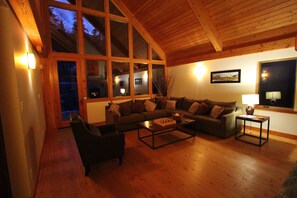 Smart-TV, peis, DVD-spiller og fotballspill