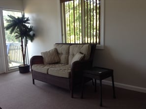 Smart TV, fireplace, stereo