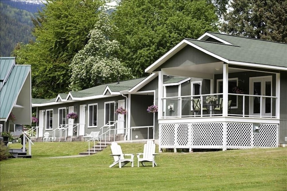 Large Sandy Beach Our Exquisite 11 bedroom Boutique Inn Offers You..