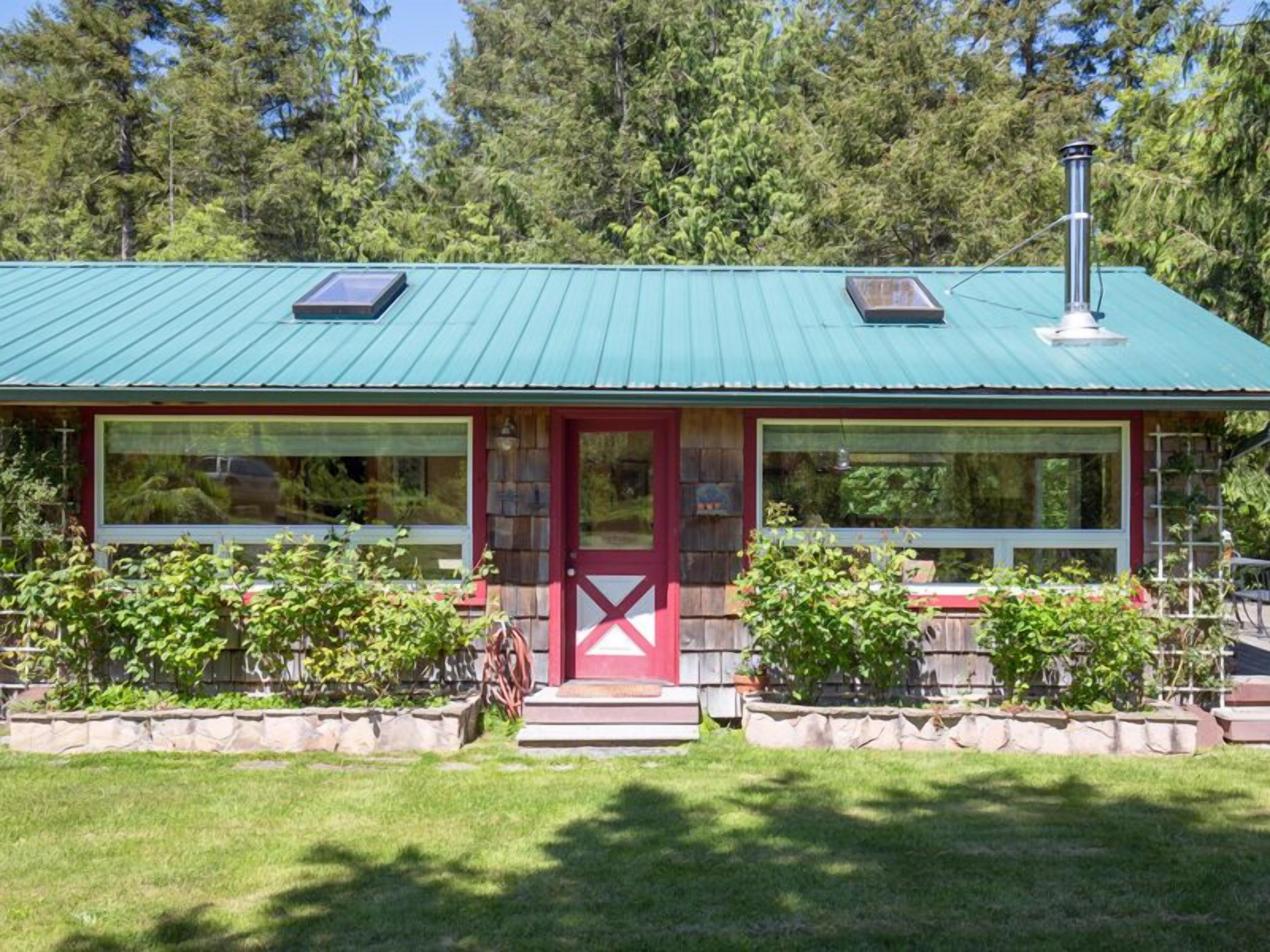 Rose Cottage - Charming bungalow with beautiful gardens