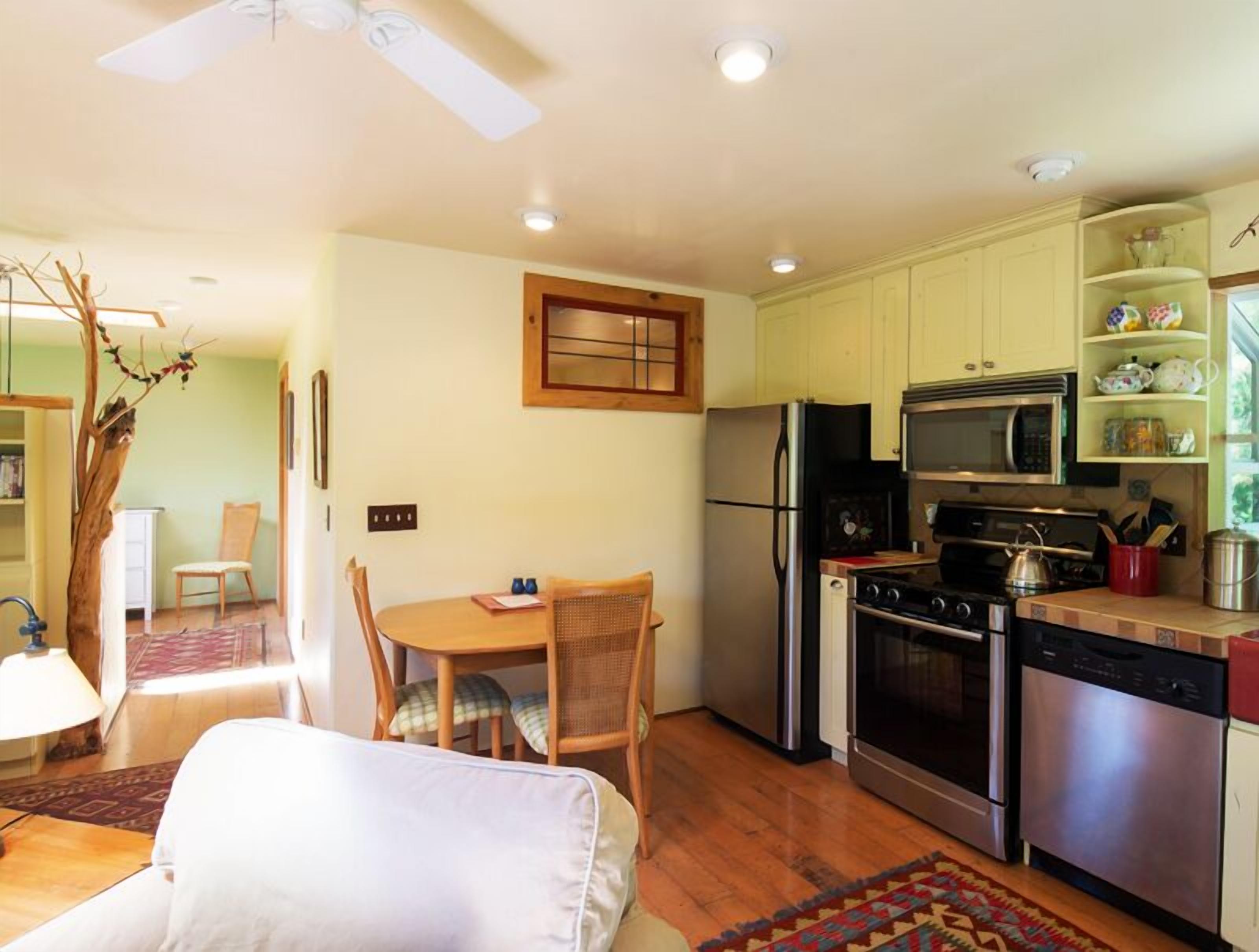 Rose Cottage - Charming bungalow with beautiful gardens