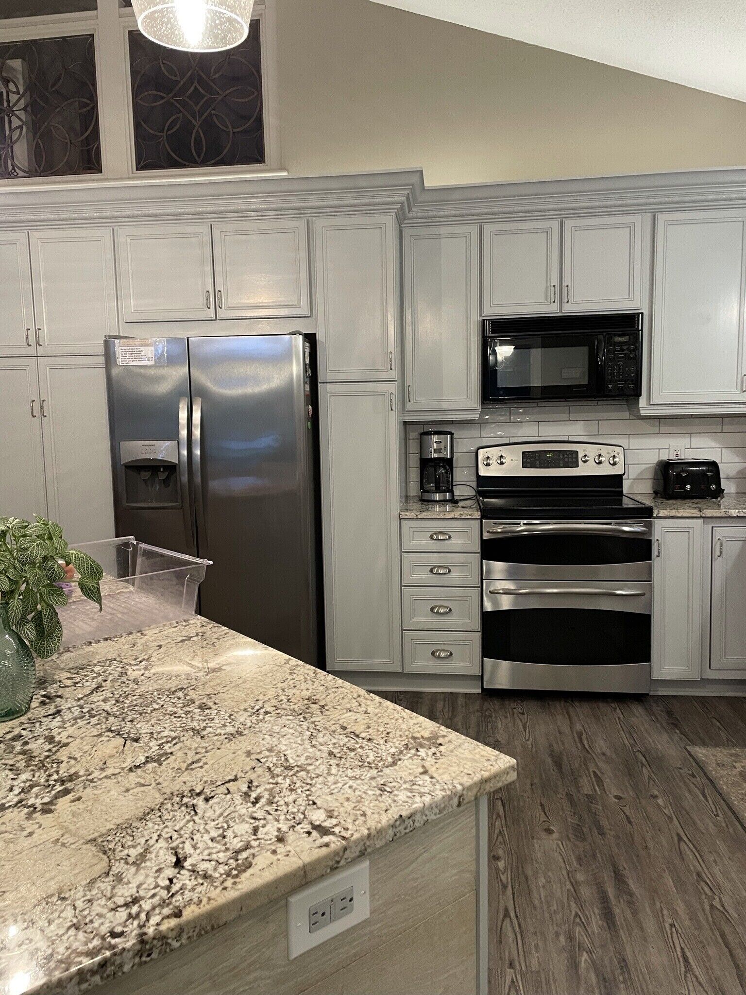 Lakefront Home!  Fun For 13, Pets, Pool Table, Foosball, WIFI, & Paddleboat!