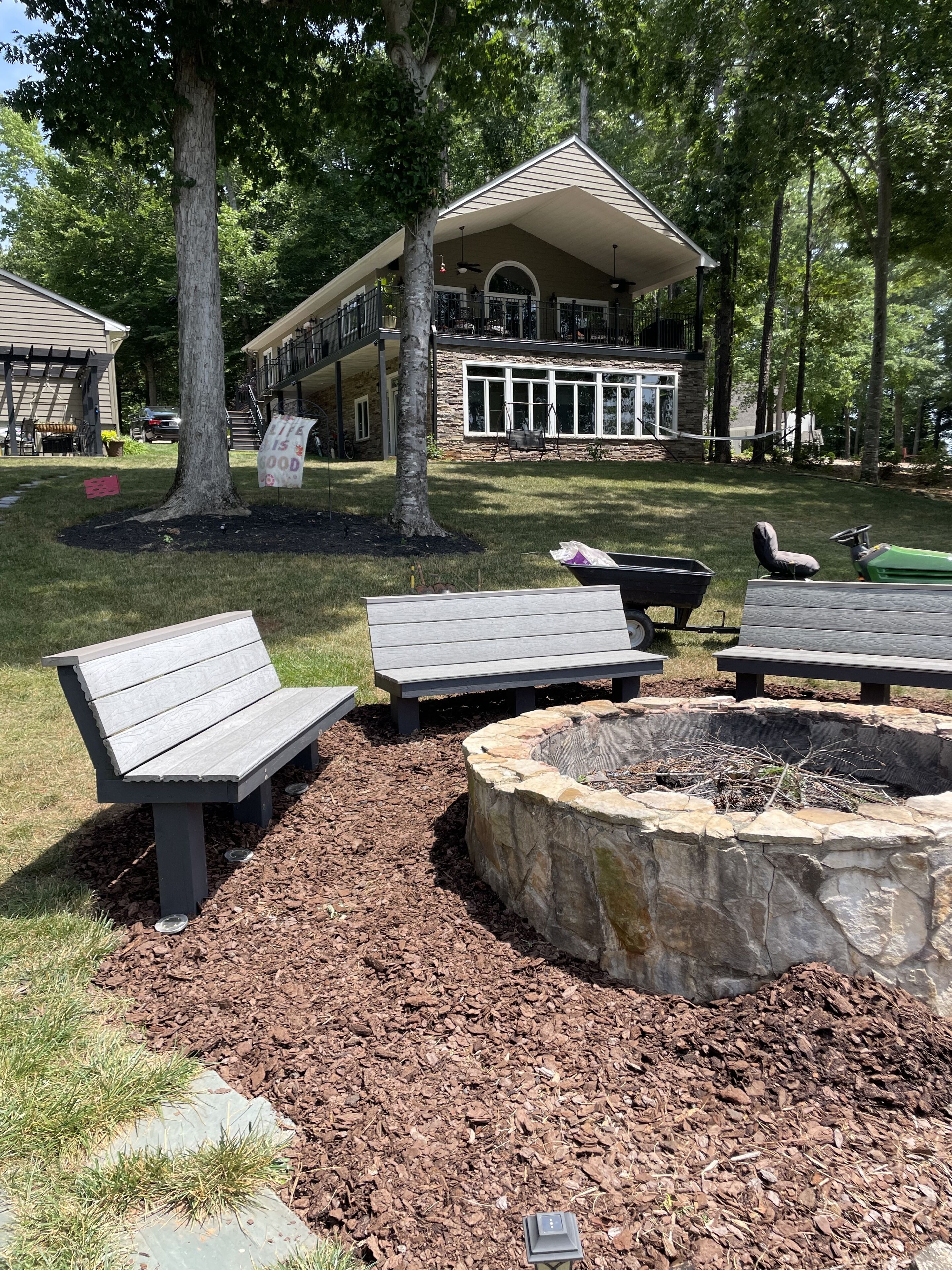 Lakefront Home!  Fun For 13, Pets, Pool Table, Foosball, WIFI, & Paddleboat!