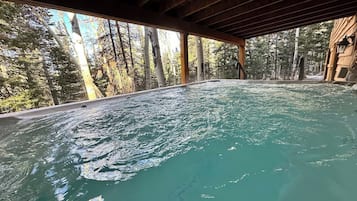 Bañera de hidromasaje al aire libre