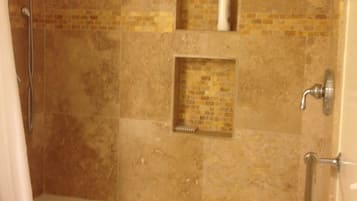 Combined shower/bathtub, hair dryer, towels, soap