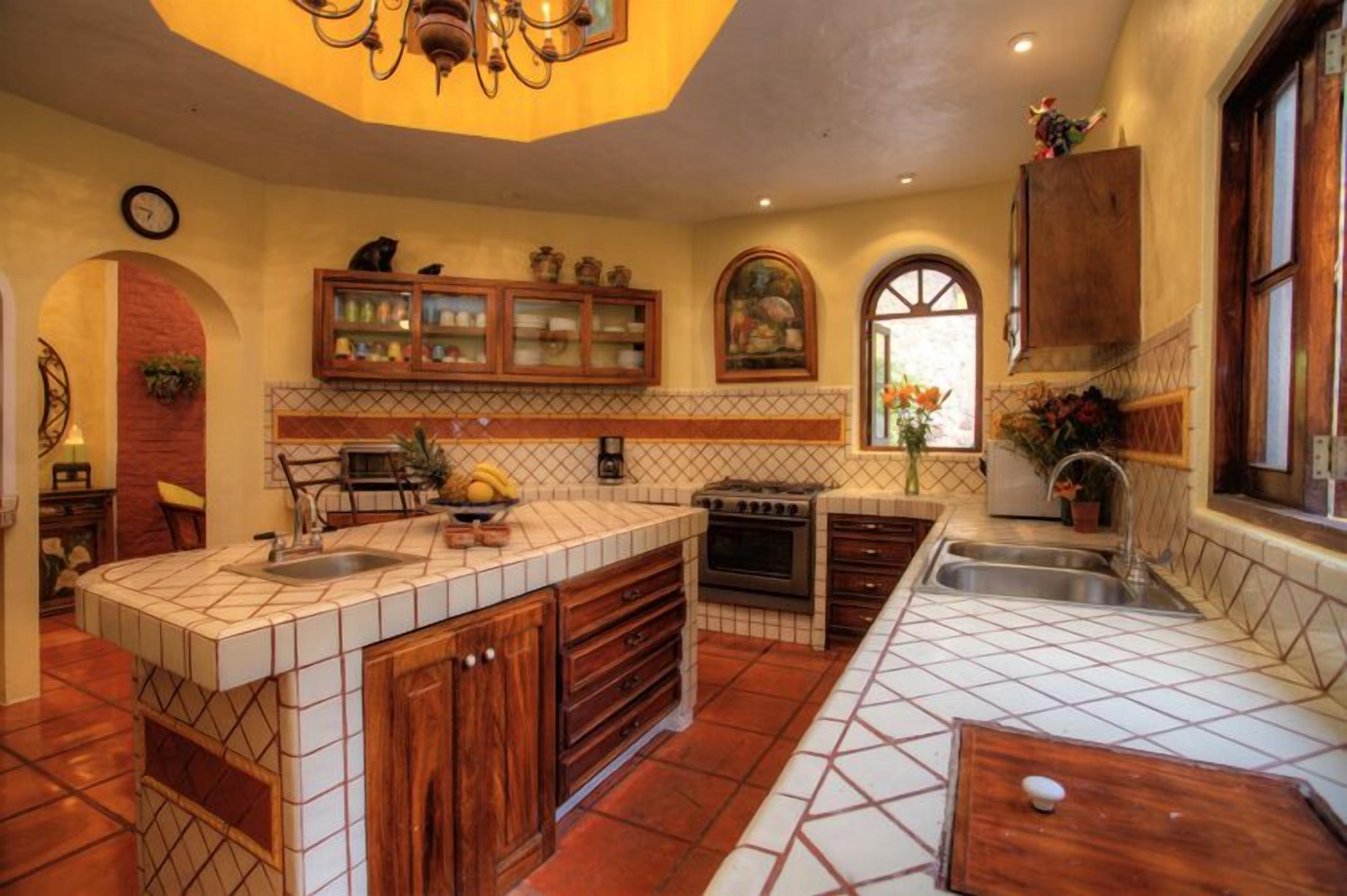 Casa La Villita - Stunning Mexican Villa, Ocean Views, Steps to beach, 4 Staff