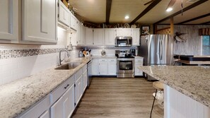 Refrigerador, microondas, parrilla de estufa y lavavajillas 