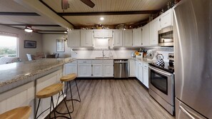 Refrigerador, microondas, parrilla de estufa y lavavajillas 