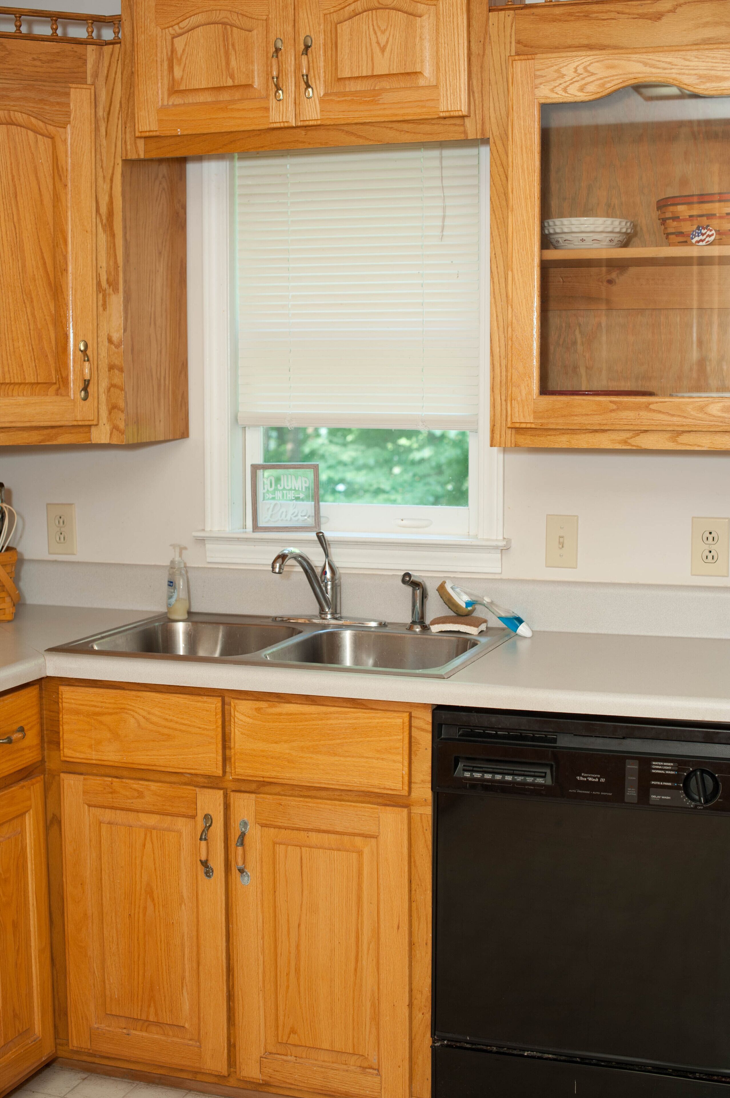 Lake Hartwell lakefront home near Clemson University