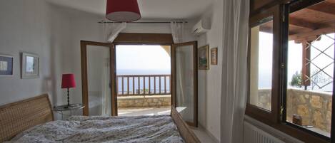 Villa | Iron/ironing board, free WiFi, bed sheets