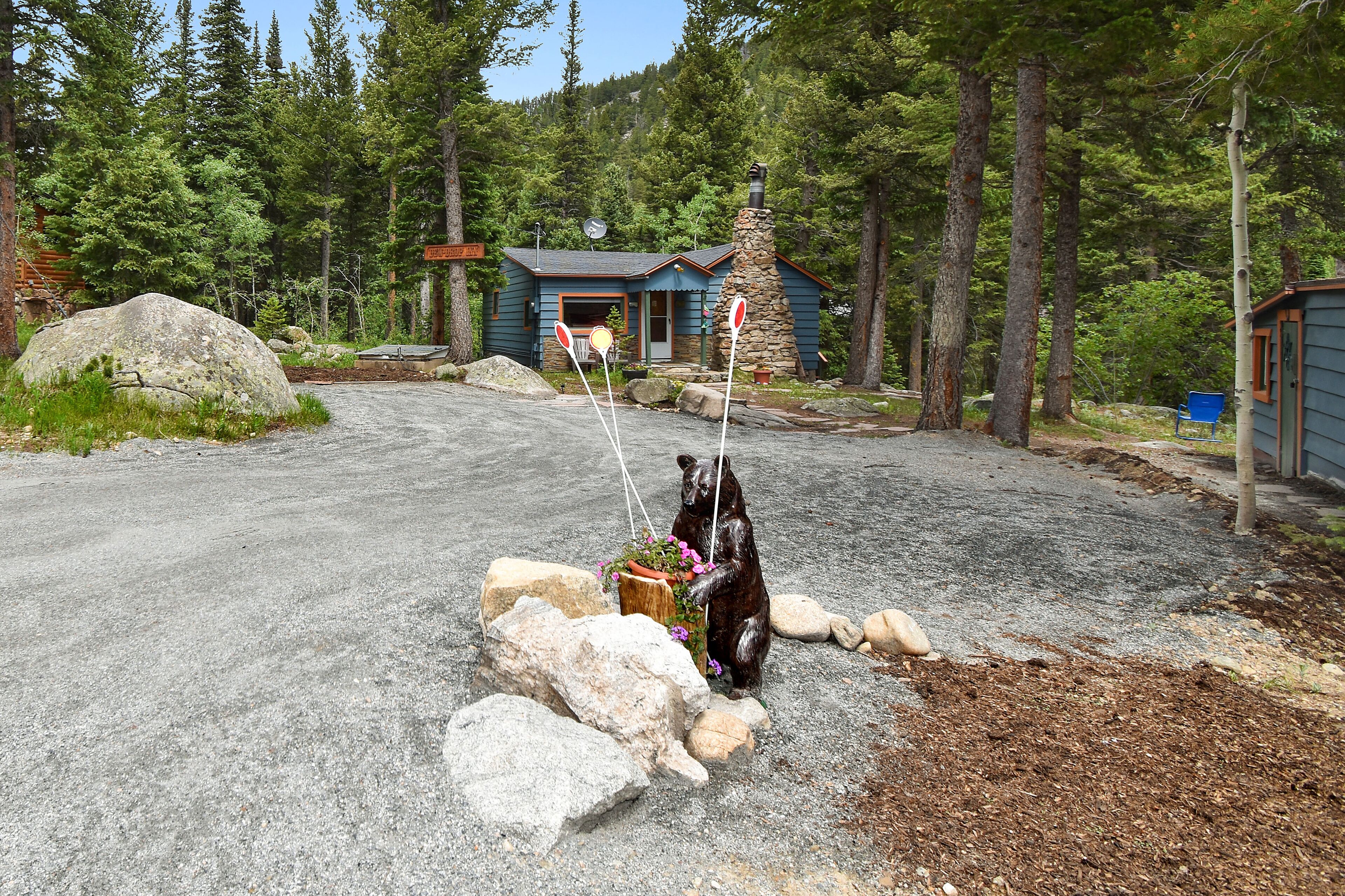 VR-21-0003 Enchanting Romantic Creekside-NS-Cabin Near Estes Allenspark , WiFi in Boulder, United States