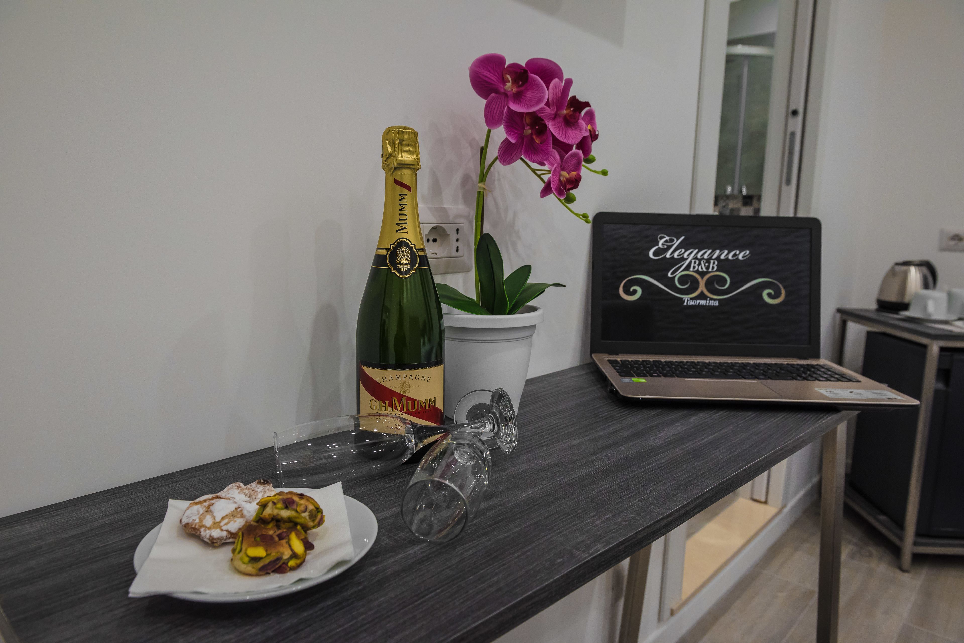 Standard Room, 1 Bedroom, Non Smoking, Private Bathroom | Premium bedding, down comforters, minibar, in-room safe