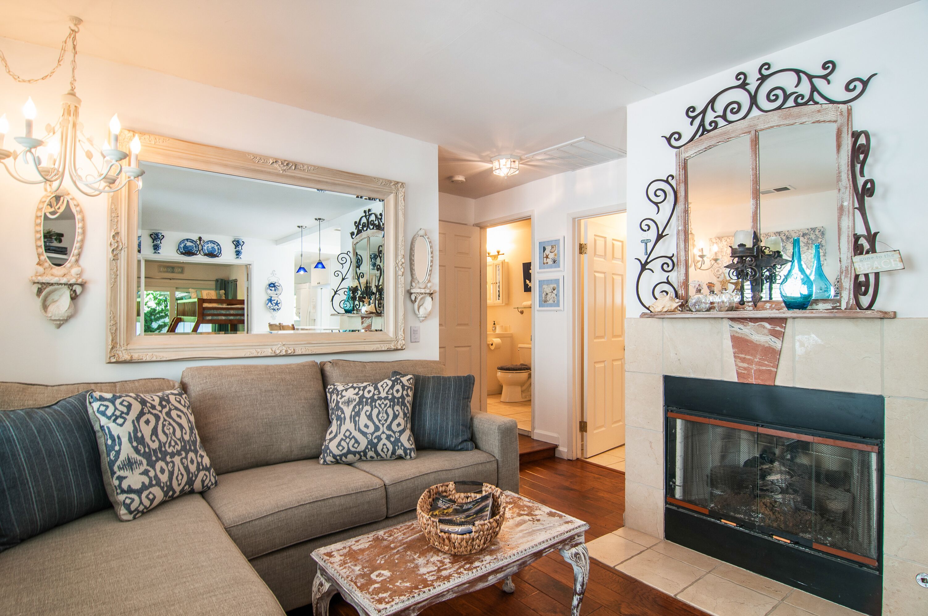 La Jolla Shores Cape Cod W/Fire Pit, 1-2 Blocks - Beach,  Restaurants, and Shops