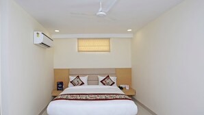 Classic Double or Twin Room, 1 Queen Bed, Non Smoking | WiFi (free) - AIRPORT HOTEL CAPITOL (New Delhi)