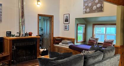 Hiljainen joen edessä - ympäristöystävällinen - Helppo kävelymatka rannalle tai kaupunkiin. Allas kesällä.