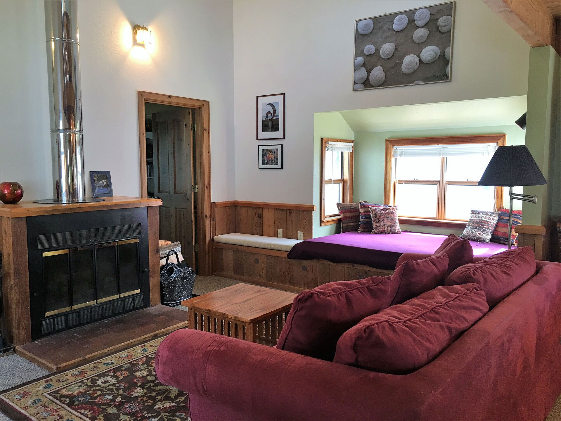 Quiet River Front- Eco Friendly - Easy walk to beach or town. Riverfront.