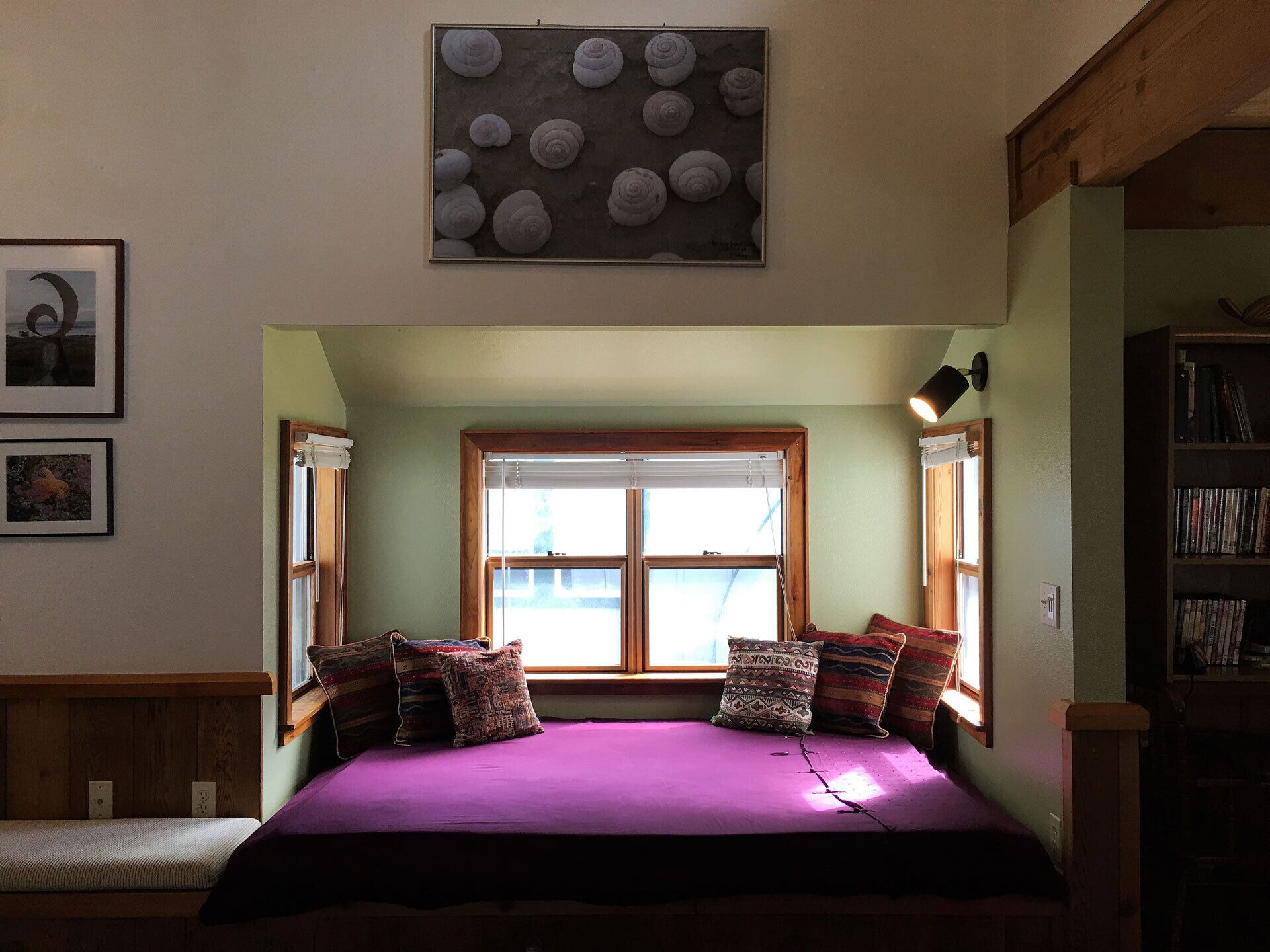 Quiet River Front- Eco Friendly - Easy walk to beach or town. Riverfront.