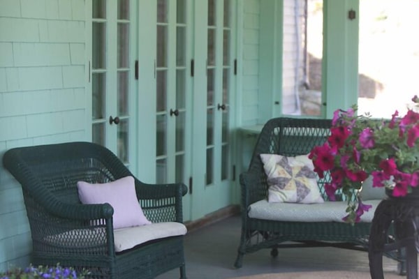 Screened-in porch