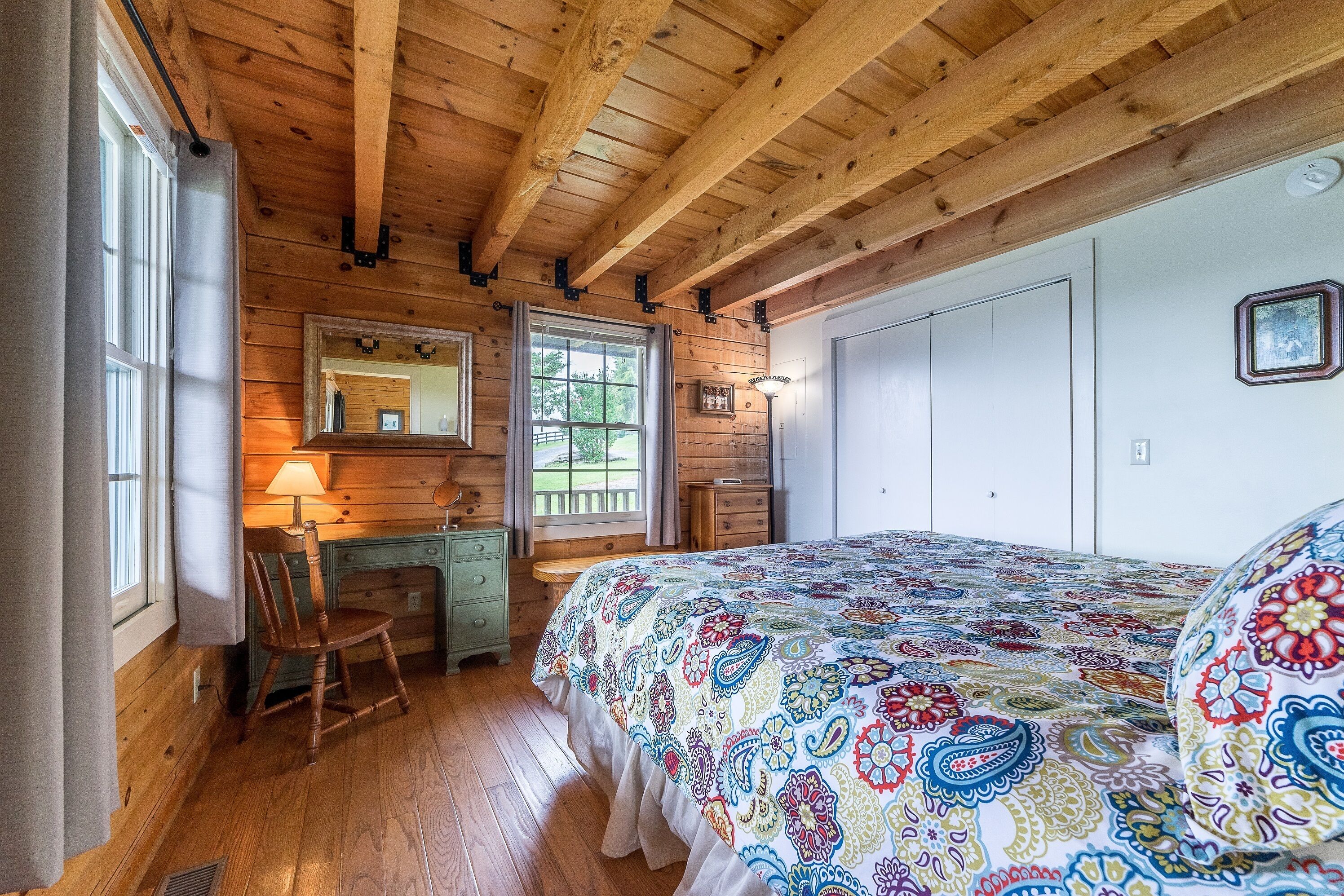 Cozy Log Cabins close to VMI, W&L,VHC & downtown historic Lexington.Dog friendly