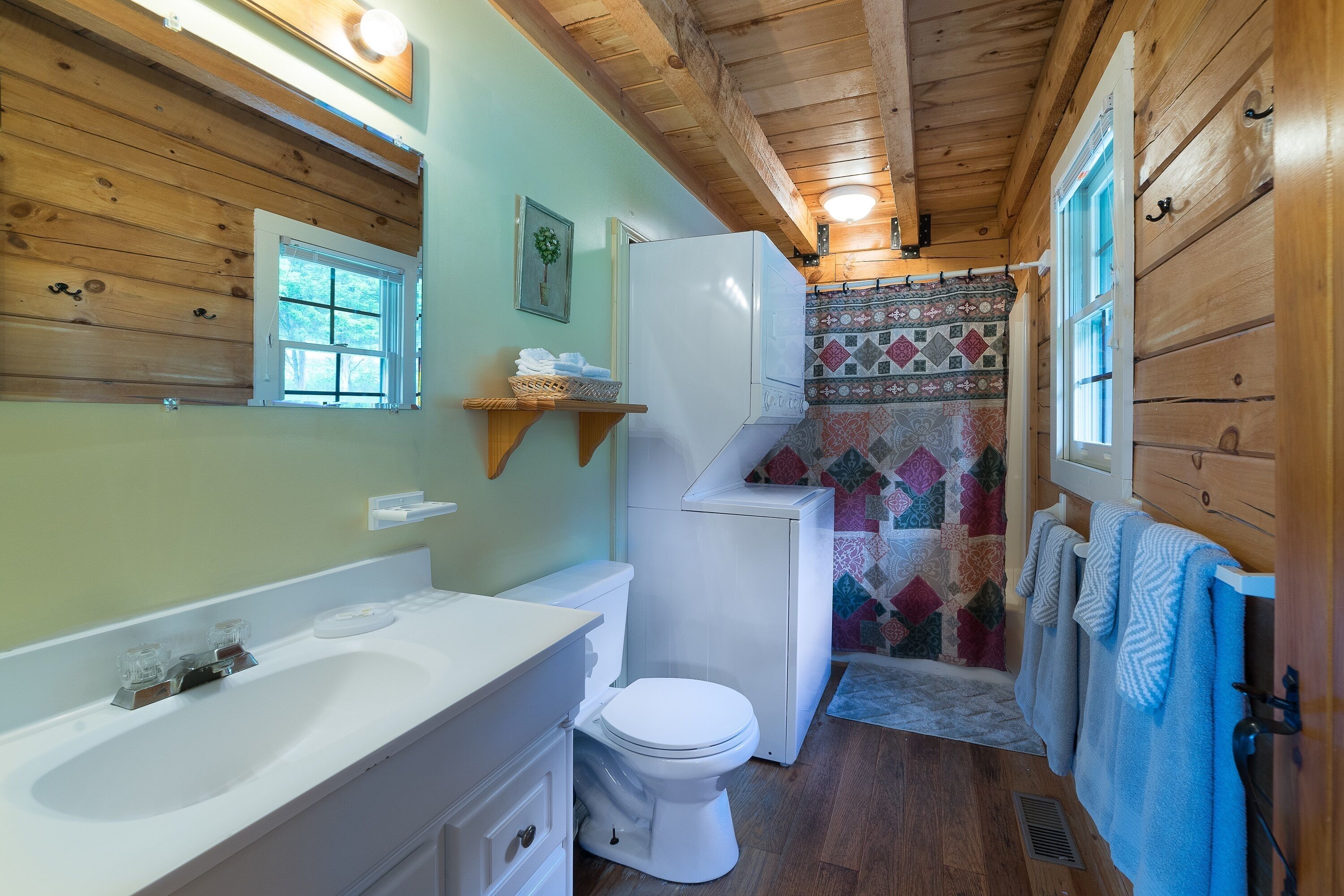 Cozy Log Cabins close to VMI, W&L,VHC & downtown historic Lexington.Dog friendly
