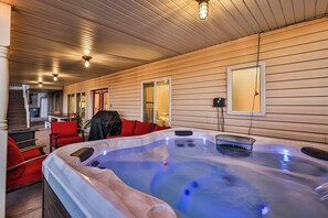 Indoor spa tub