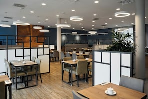 Tägliches Frühstücksbuffet gegen Gebühr