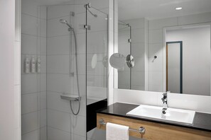 Shower, eco-friendly toiletries, hair dryer, towels - Four Points Flex by Sheraton Bochum (Bochum)