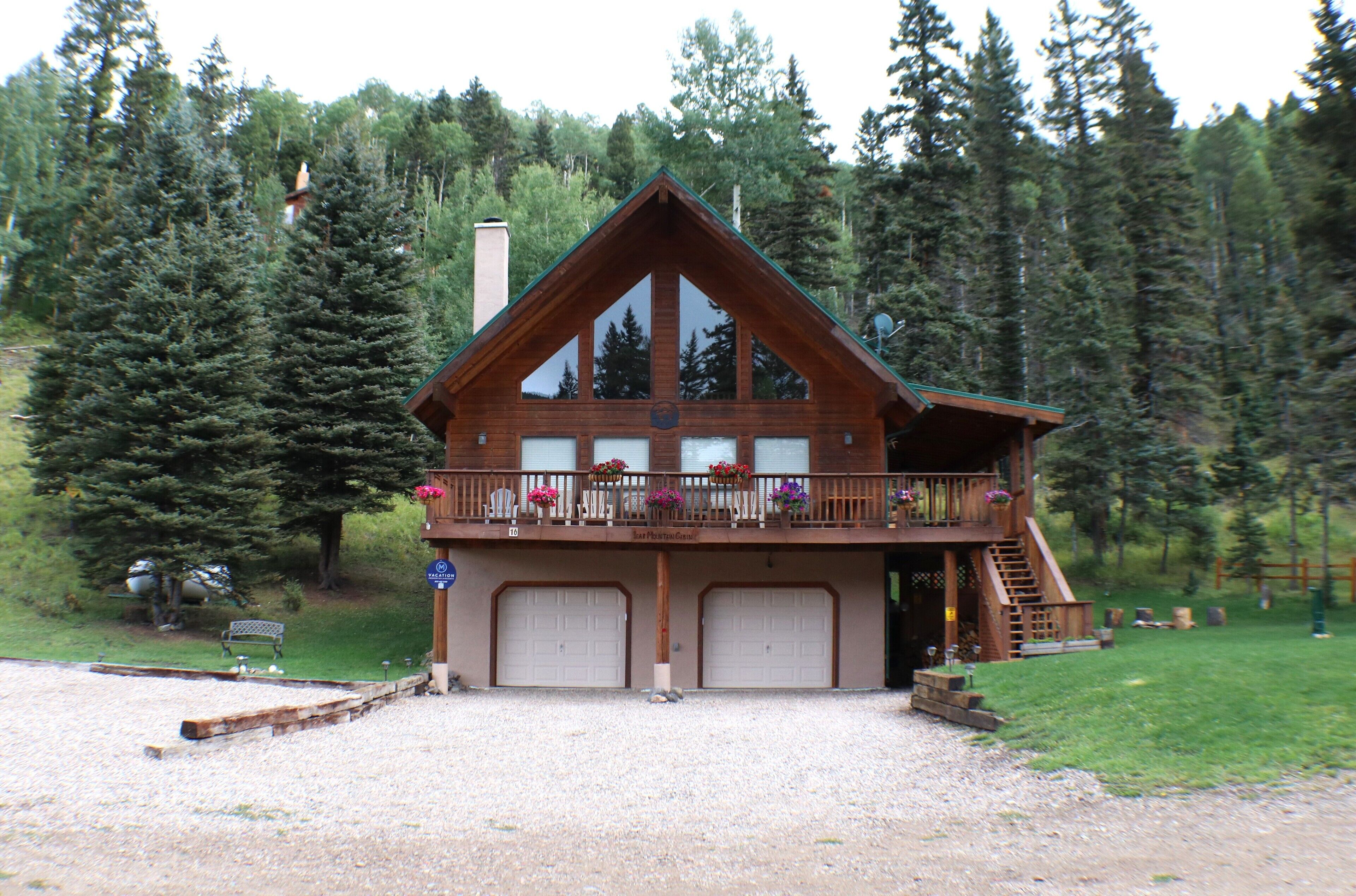 Bear Mountain Cabin - Beautifully Updated Upper Valley Home - WiFi - Satellite -