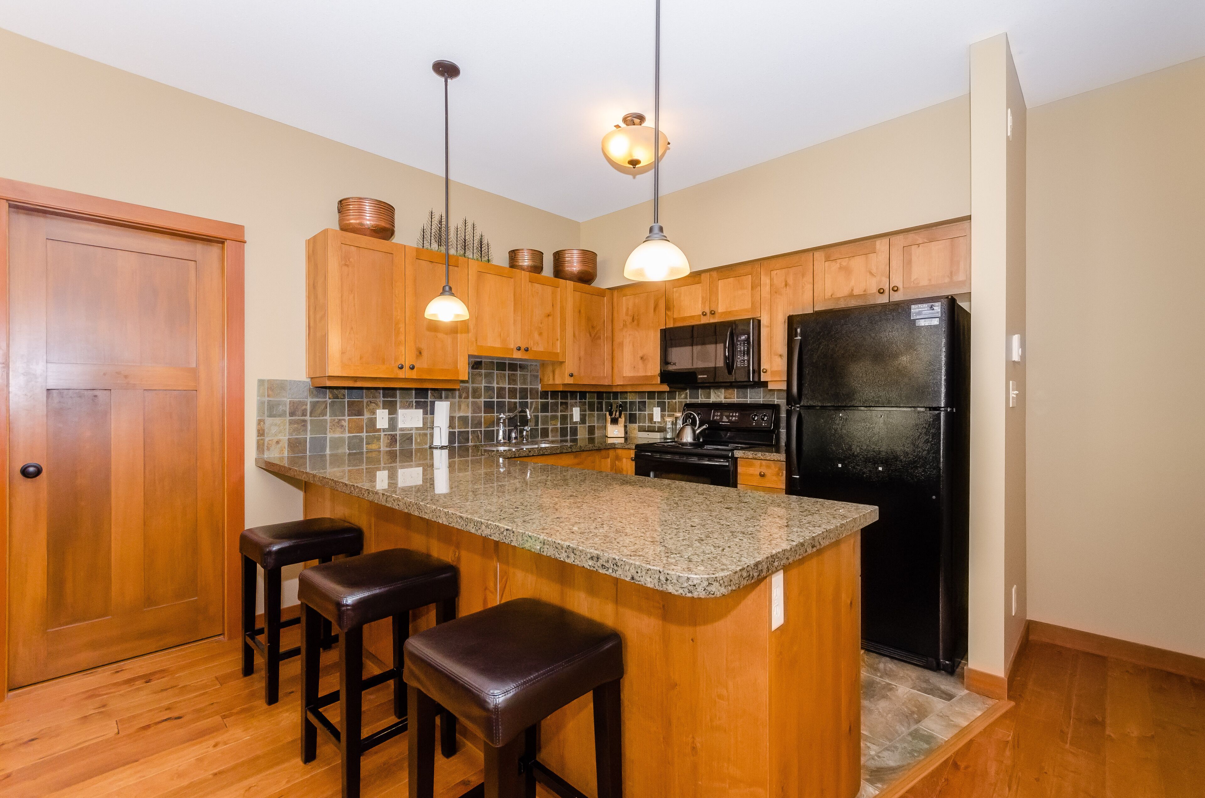 MY SUN PEAKS GETAWAY!  2BED/2BATH,TOP FLOOR, PRIVATE HOT TUB, SKI-IN/OUT COMPLEX