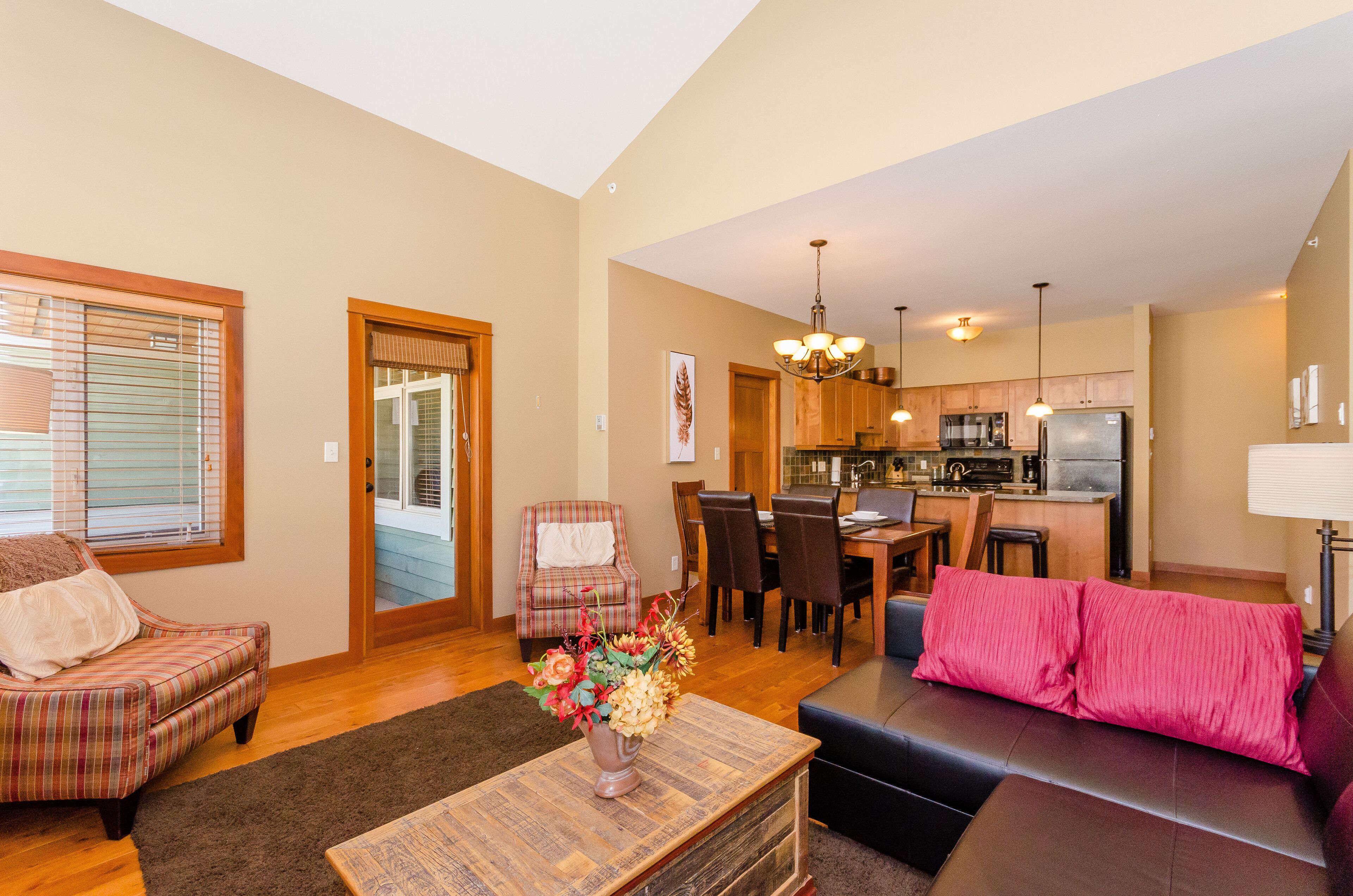 MY SUN PEAKS GETAWAY!  2BED/2BATH,TOP FLOOR, PRIVATE HOT TUB, SKI-IN/OUT COMPLEX