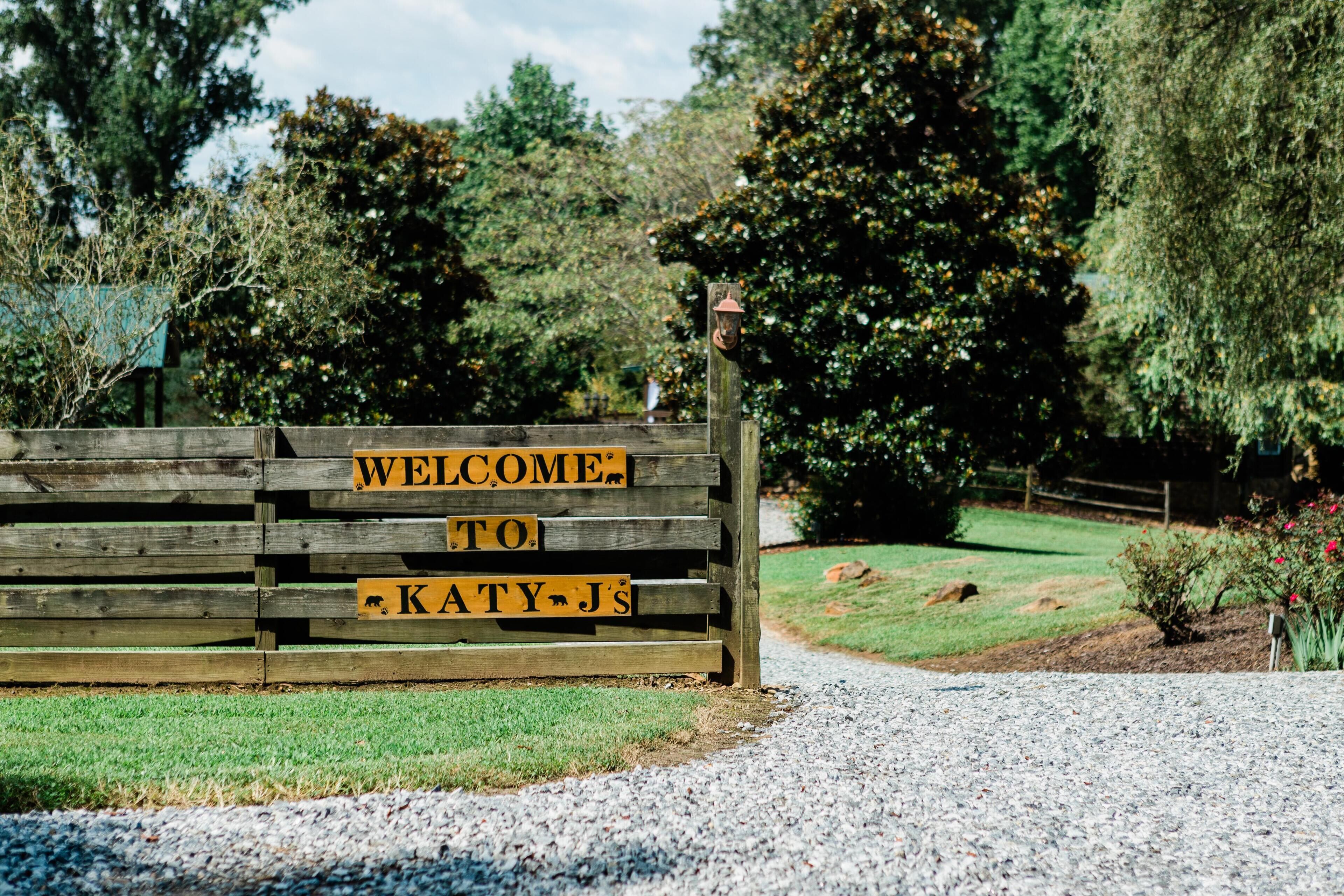 Located next to Montaluce Winery.  Great for wedding party accomodations.
