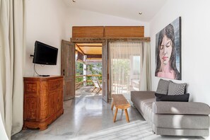 Smart TV, DVD player - Modern 2BR Seminyak\ Big Bedrooms + Bathtub \ Pool (Badung)