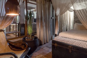 4 bedrooms, in-room safe, iron/ironing board, WiFi