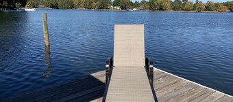 Relaxing Lake Retreat With Canoe, Kayaks and Paddle Board 