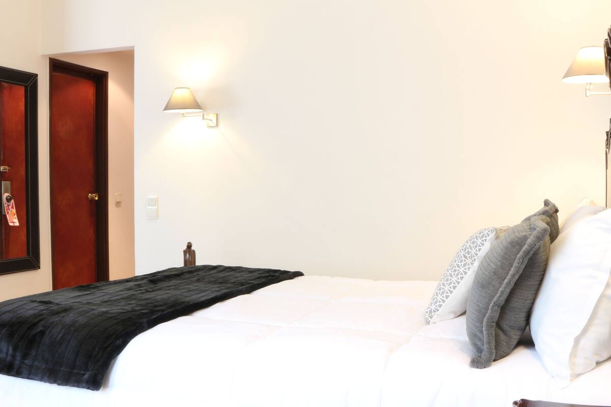 Cribs (free), rollaway beds (surcharge), WiFi (free)