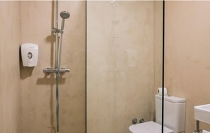 Free toiletries, hair dryer - Hotel São José (Porto)