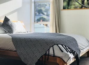 3 bedrooms, iron/ironing board, WiFi, bed sheets - Big Sunny 3Levels House+free Car Park+Central (Wellington)