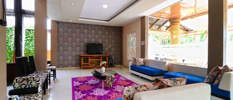 Coin salon dans le hall