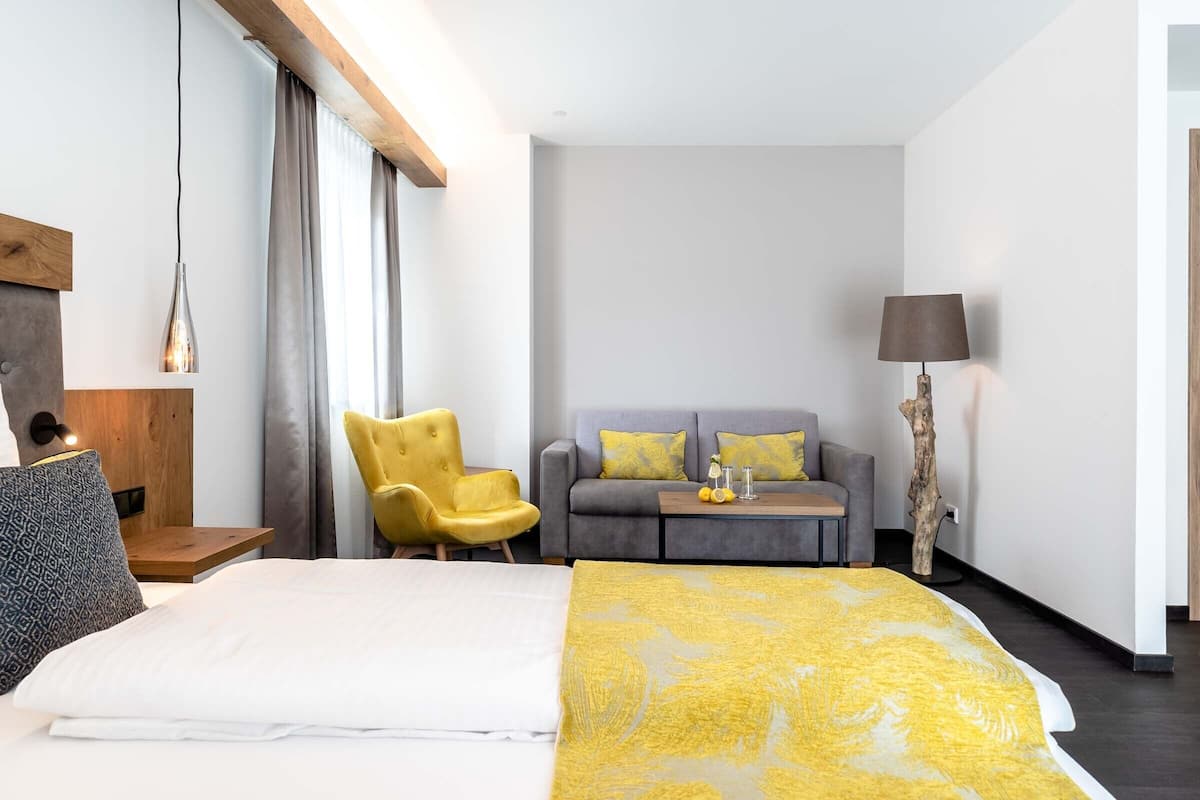 comfort double room | 1 bedroom, in-room safe, individually decorated, individually furnished