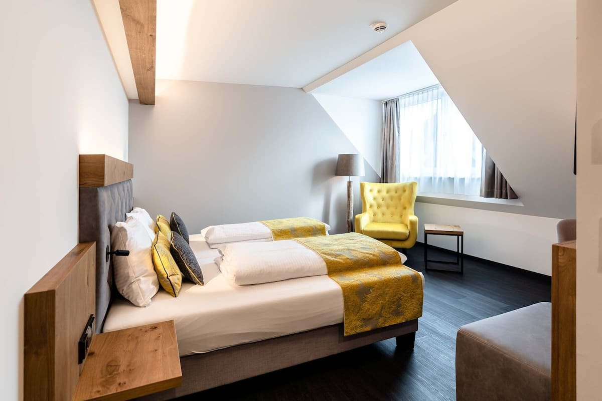 standard double room | 1 bedroom, in-room safe, individually decorated, individually furnished