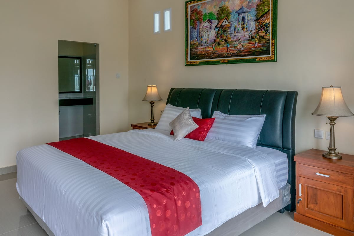 Deluxe Room | Desk, laptop workspace, WiFi (free), bed sheets