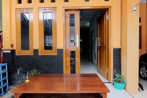Property entrance - Griya Ardafa - Hostel (Depok)
