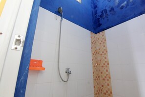 Bathroom - Griya Ardafa - Hostel (Depok)