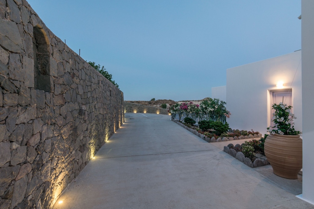 Milesian Suites by null