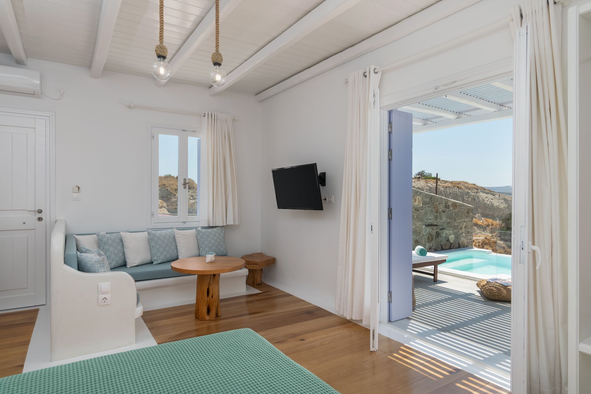 Superior Suite, Jetted Tub, Sea View | Premium bedding, soundproofing, iron/ironing board, free WiFi