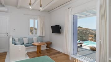 Superior Suite, Jetted Tub, Sea View | Premium bedding, soundproofing, iron/ironing board, free WiFi