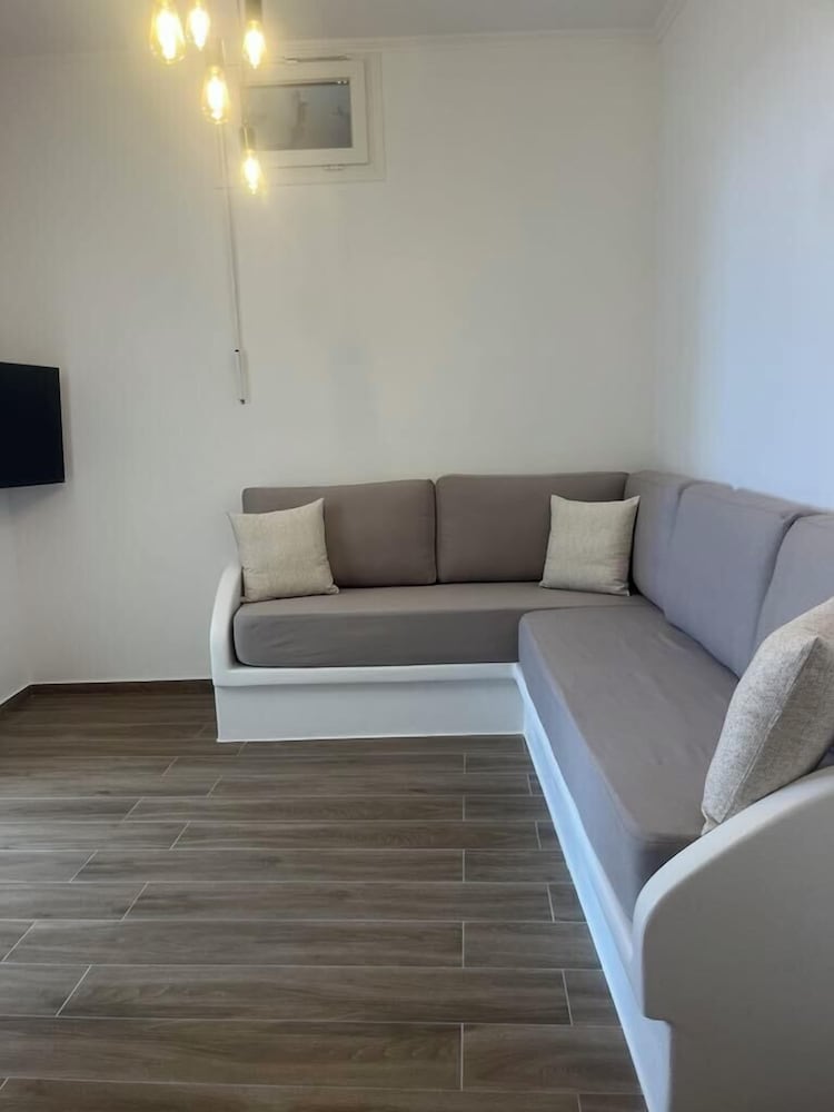 Milesian Suites by null